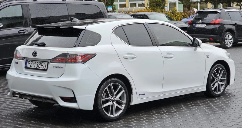 Lexus CT cena 62000 przebieg: 115000, rok produkcji 2016 z Rzeszów małe 137